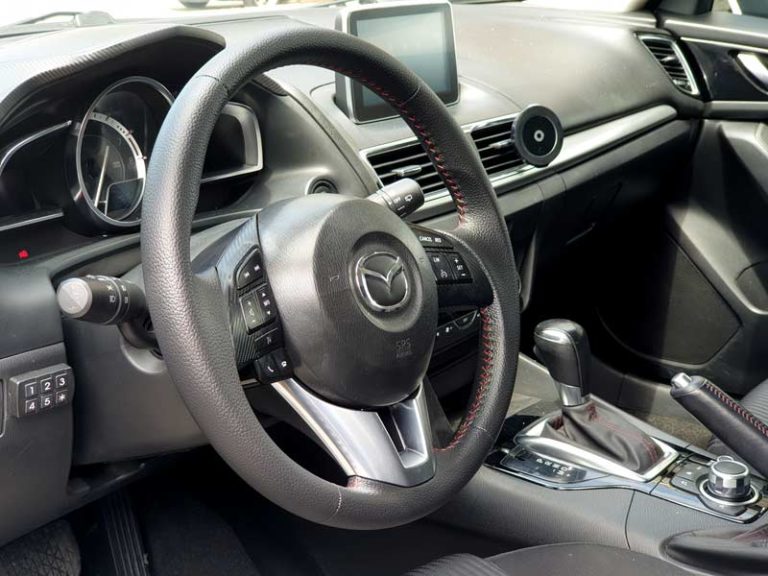 רכב מאזדה הגה וידית הילוכים בתפירה אישית
