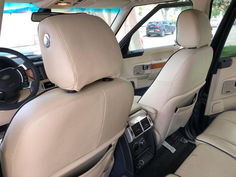 מבט אורי על מושבי רכב עם ריפוד חדש