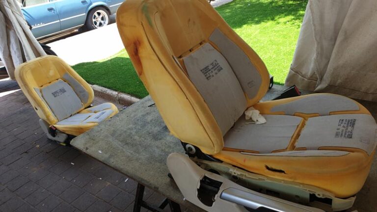 מושבי רכב ערומים