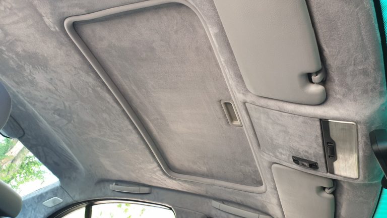 ריפוד גג רכב עם סאנרוף במראה עור הפוך